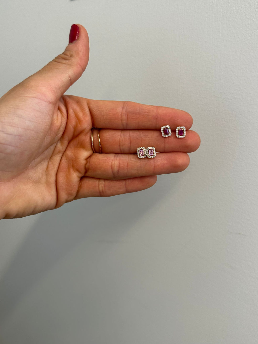 Cuadro Pink Sapphire Studs
