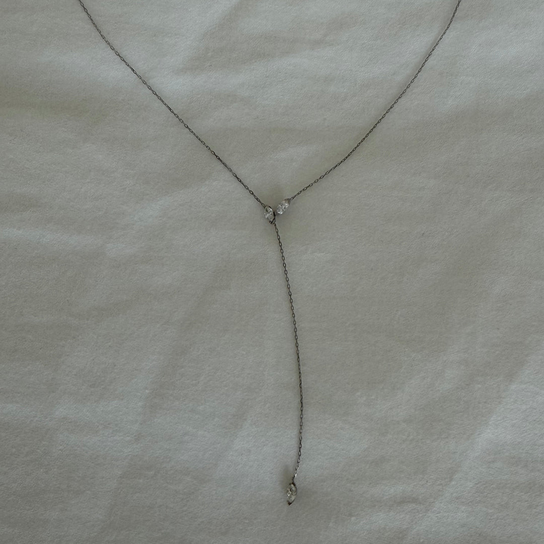 Marquise tres diamond lariat white