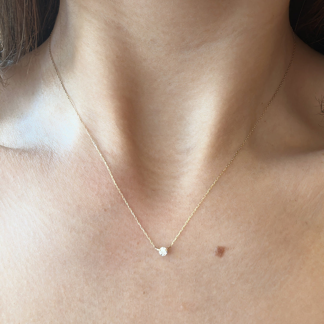 Floating Diamond .10ct.
