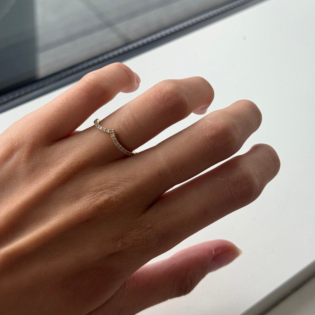 V Diamond Band
